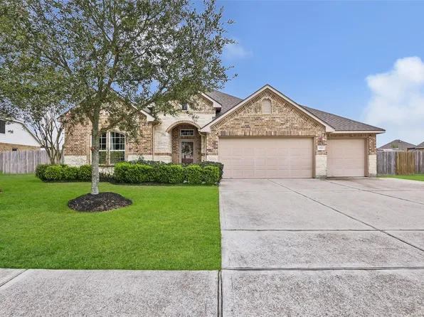 9518 Wincrest Dr, Mont Belvieu, TX 77523