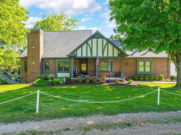 5th image of 156 Sandhills Ln