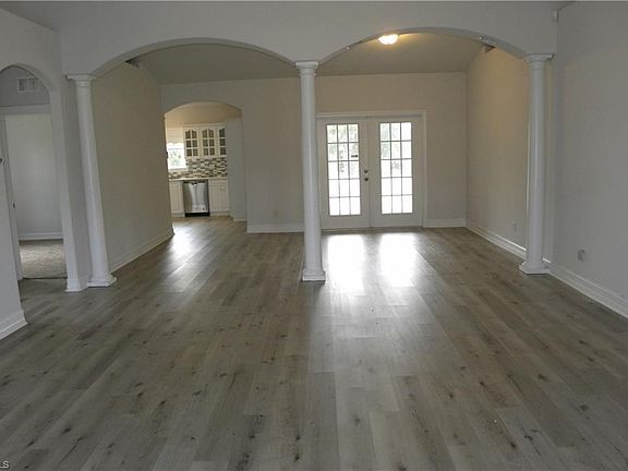 4th image of 2760 58th Ave NE