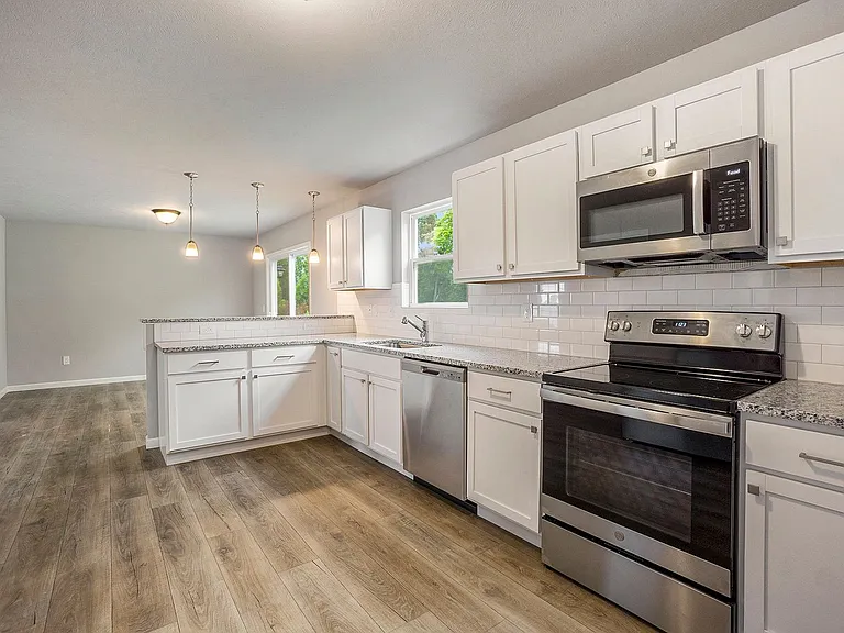 613 Courtyard Pl — Photo 2