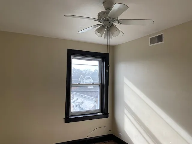 5615 W Wellington Ave #3W — Photo 6