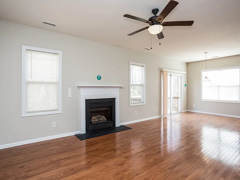 200 Willowbrook Cir — Photo 4