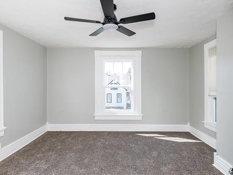 1420 Holly Ave — Photo 16