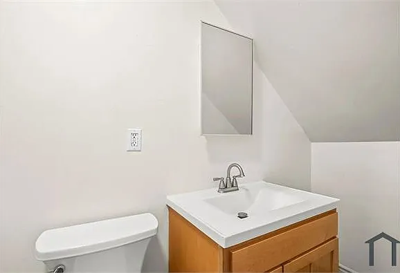 881 W Grand Ave #B — Photo 7