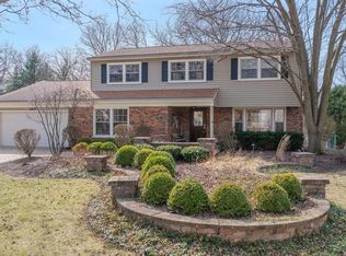 222 Warwick Dr, Naperville, IL 60565