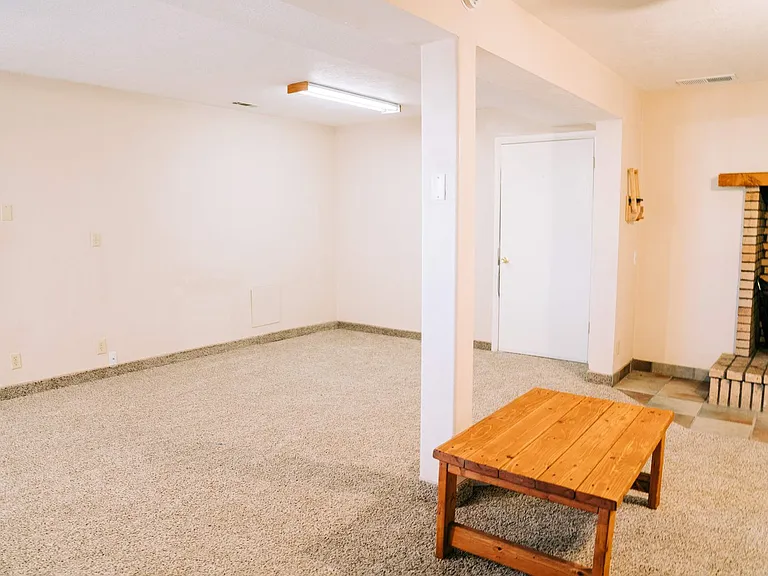 2170 W Meadow St — Photo 31