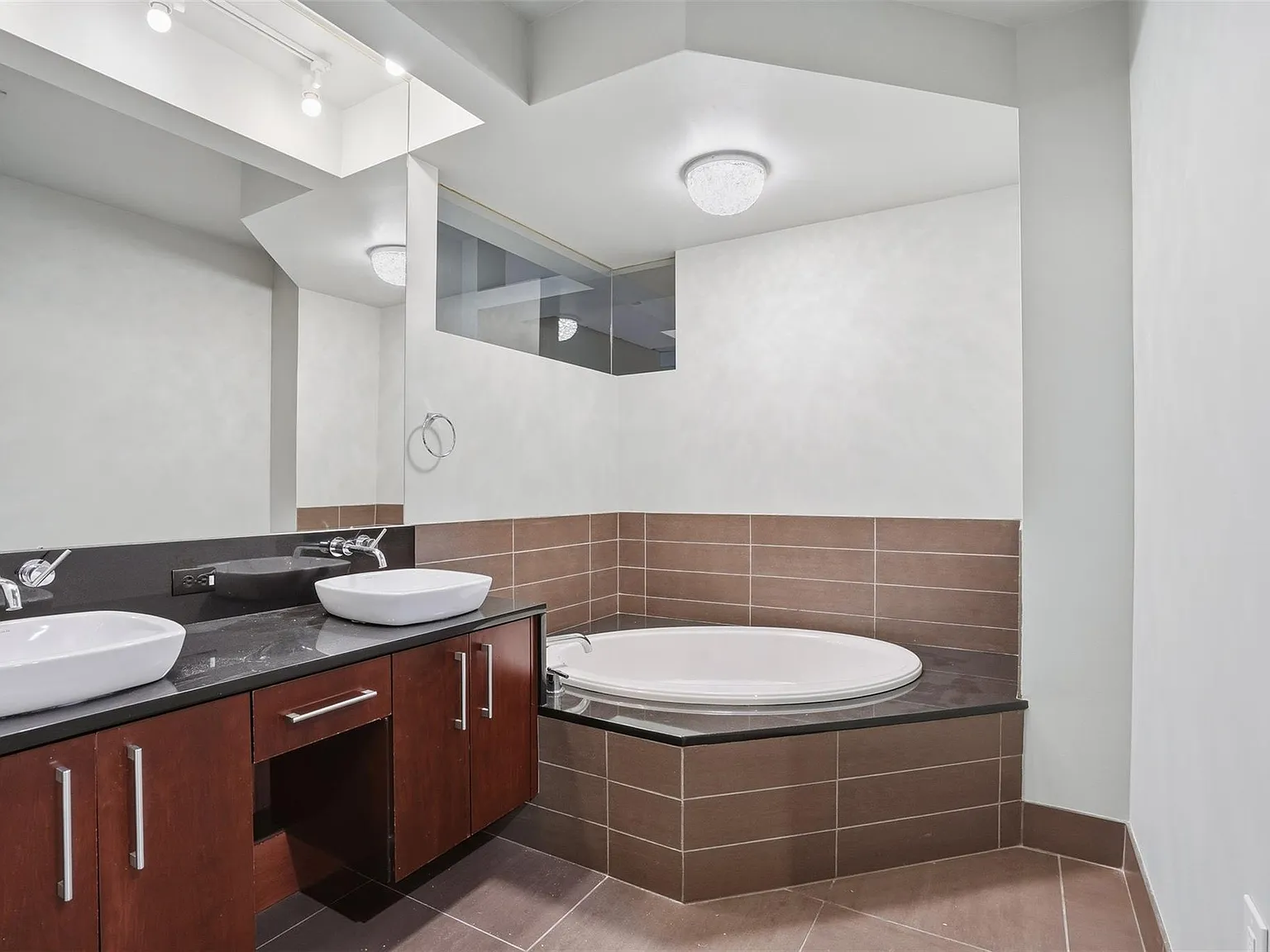 2 bed, 1263 sqft, $2,595 — Photo 4