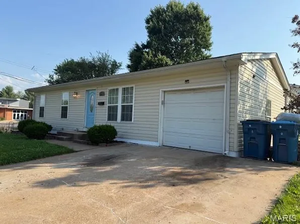 1496 Ville Rosa Ln, Hazelwood, MO 63042