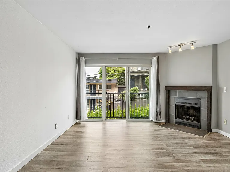 511 E Roy St #213 — Photo 5