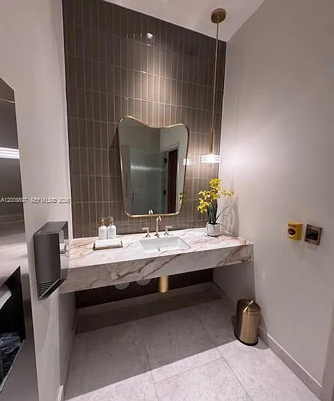 77 SE 5th St #1806 — Photo 50