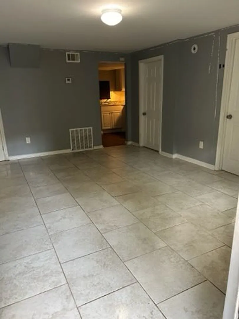 HEN AAR 306 — Photo 2
