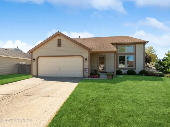 1255 Rosewood Ln, Crystal Lake, IL 60014