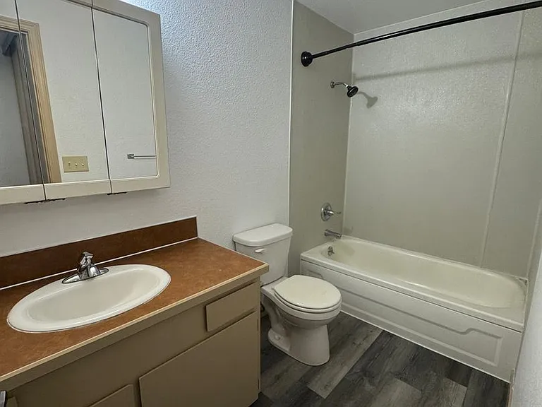 950 E Sumach St — Photo 12