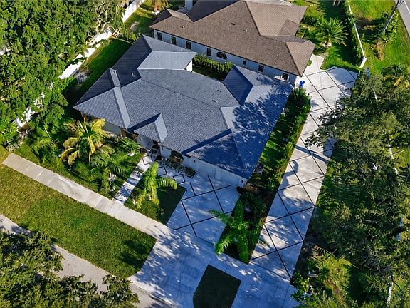 3rd image of 888 Sandpiper Ln