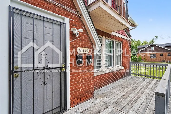 3 bed, 1.0 bath, 1128 sqft, $1,100 — Photo 2