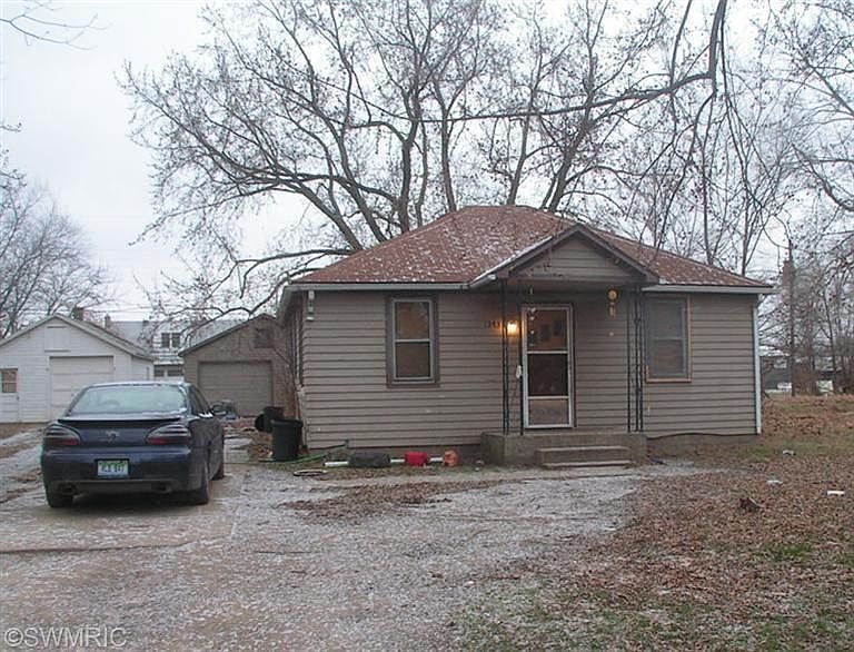 1st image of 1343 Hurd Ave