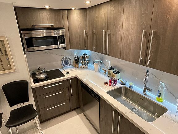 3rd image of 905 Brickell Bay Dr APT 624