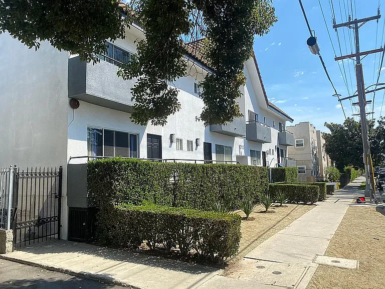 1212 Gower St — Photo 2