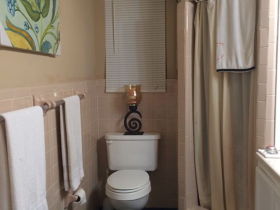 3rd image of 305 E 10th St
