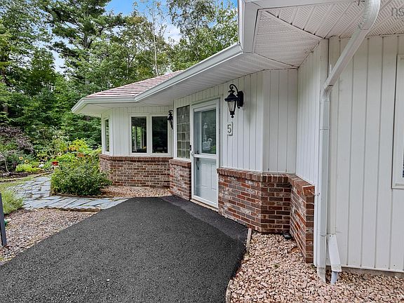 4th image of 5 Brackstone Ct