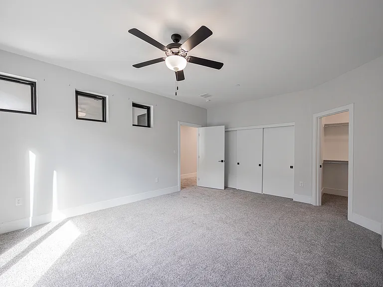 142 E Hearne Way — Photo 17