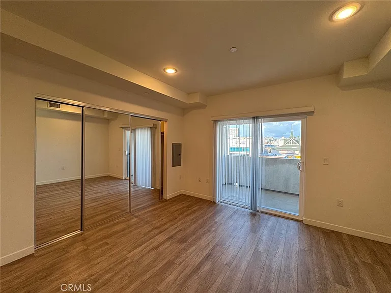 1025 S Berendo St #404 — Photo 9