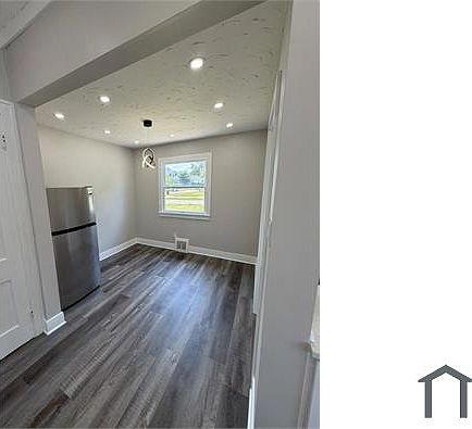 5th image of 1700 E 290th St Unit 1