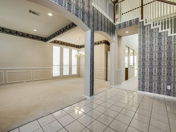 3rd image of 208 Hawthorne Dr