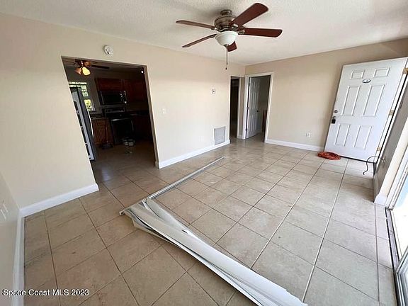3rd image of 304 Buchanan Ave APT 4