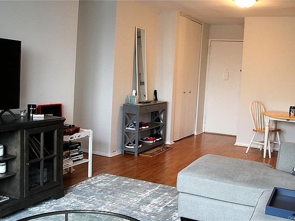 5th image of 636 N Terrace Ave APT 7J