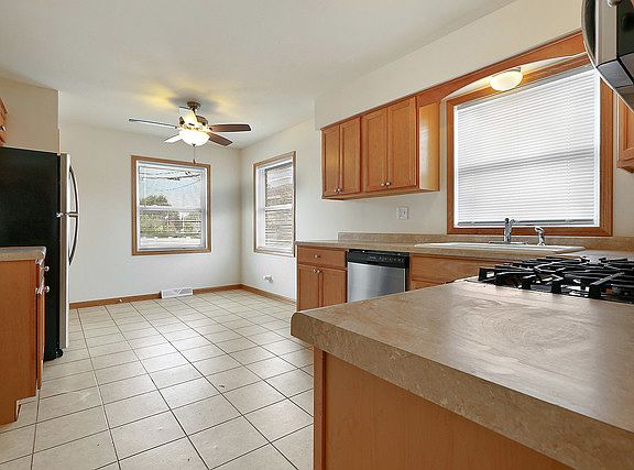 4th image of 703 E 162nd Pl