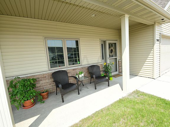 2nd image of 5860 Fountain Vista Dr