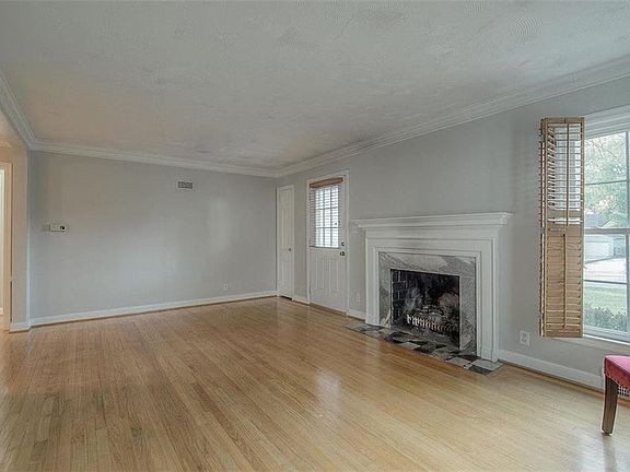 3rd image of 2718 W 51st St