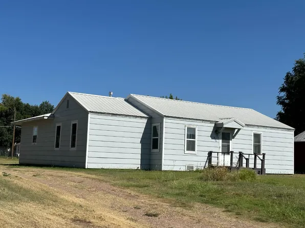 826 S Adams St, Hugoton, KS 67951