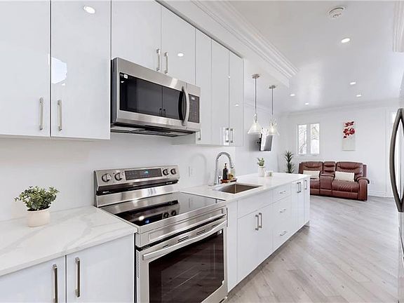 3rd image of 85 Albany Ave