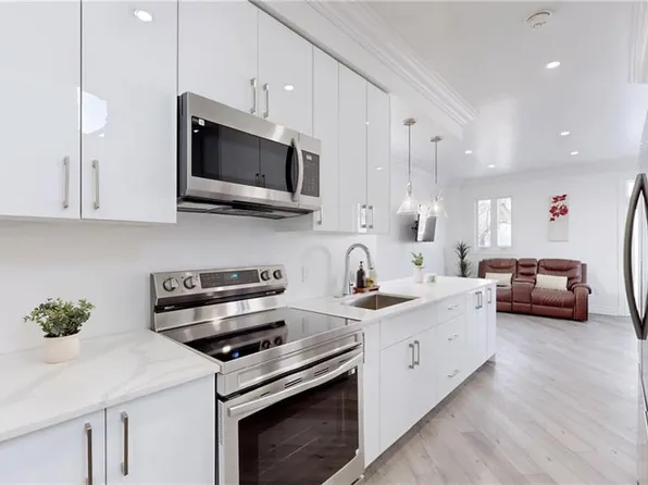 85 Albany Ave, Hamilton, ON L8H 2H4