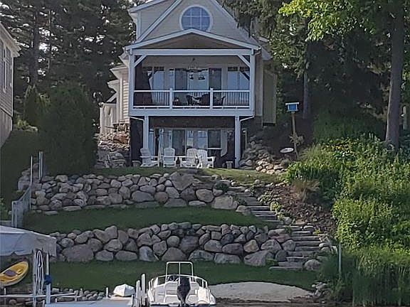 2nd image of 895 Central Dr