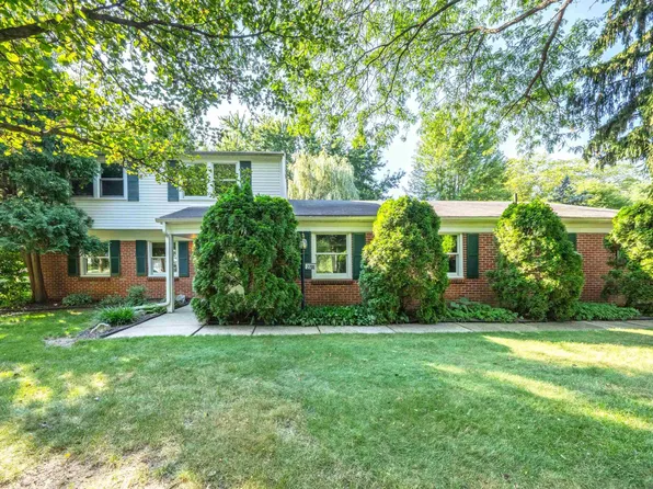 2700 Renshaw Dr, Troy, MI 48085