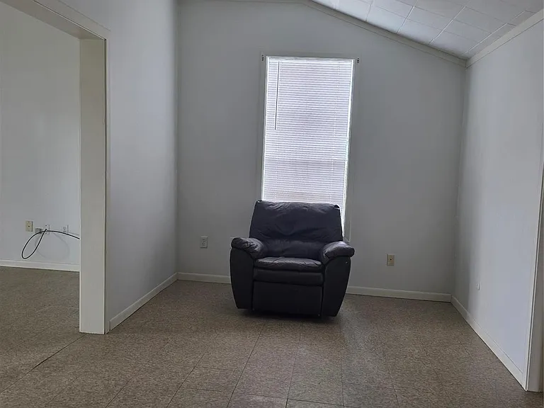 601A W Washington Ave #A — Photo 4