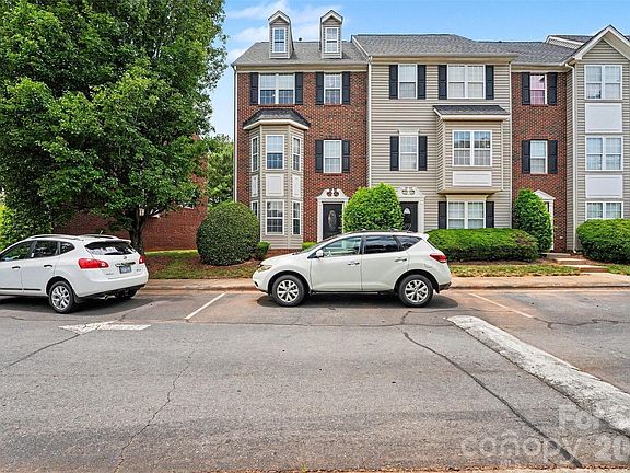 2nd image of 9866 Treeside Ln