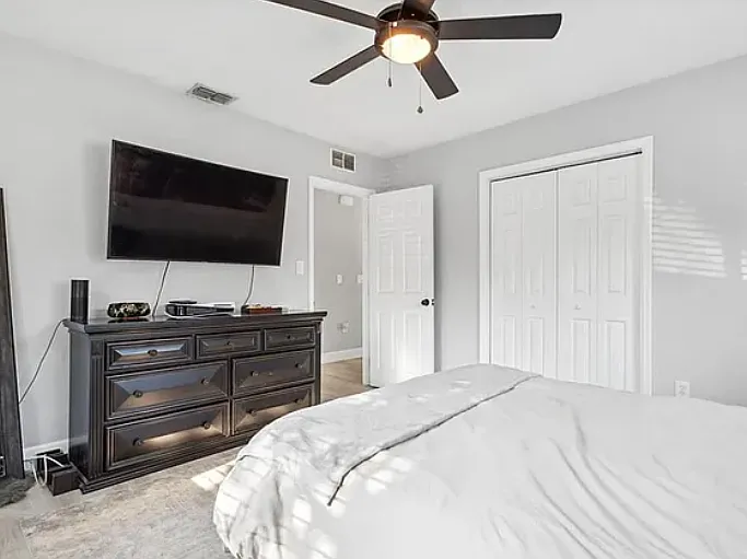 715 W Harlan St — Photo 15