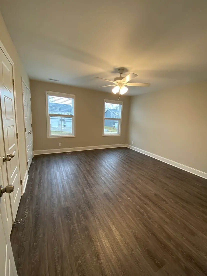 1023 Glenkirk Drive - A — Photo 2
