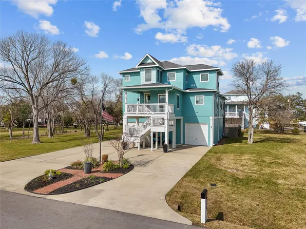 114 Baywood St, Shoreacres, TX 77571