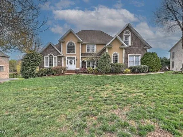 1005 Willows Trace Dr, Johnson City, TN 37601