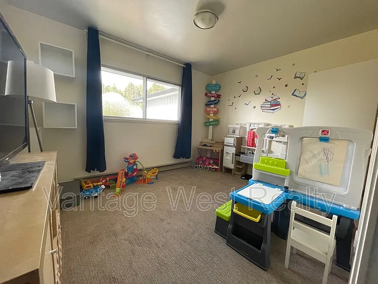 1291A Kelglen Cres — Photo 19