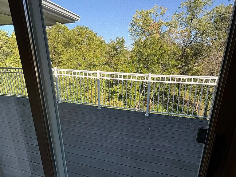 Shelly Rose Apartments — Photo 7