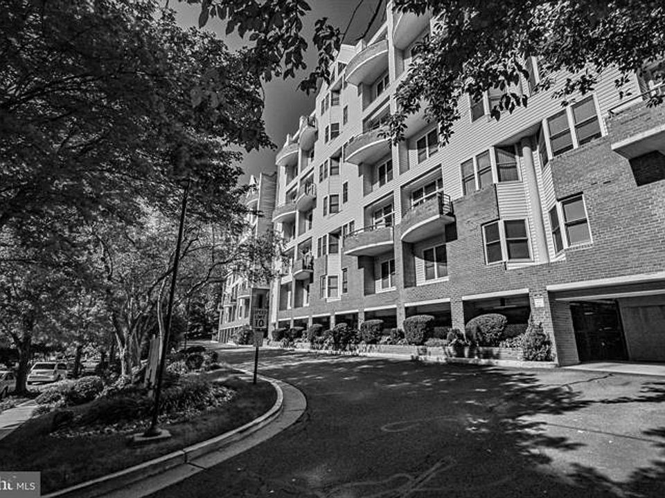 1st image of 301 S Reynolds St APT 605