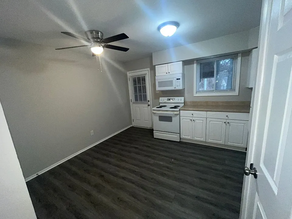 1500-1514 Schiller Ave