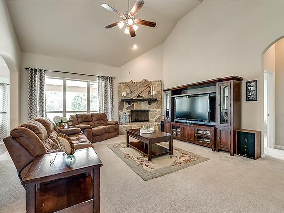 5th image of 212 Becky Ln