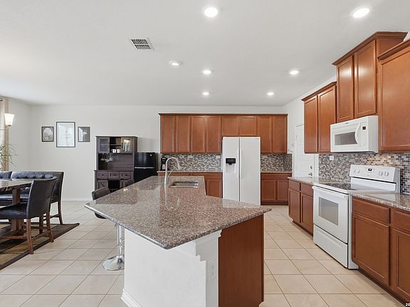 3rd image of 318 COLONIAL BLF